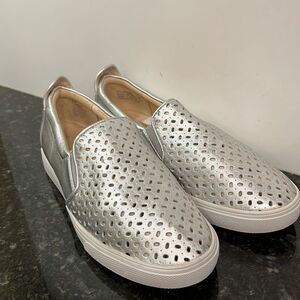 NINE WEST BRODIE - Silver-WOMEN. Size 6. Sneaker